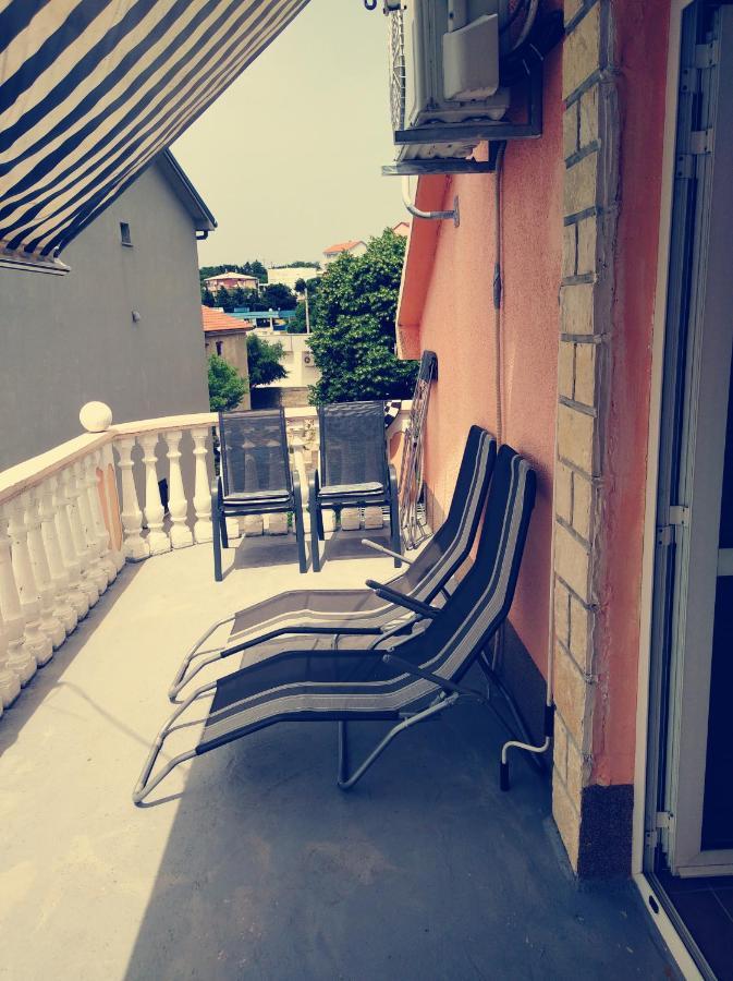 Sunshine Apartments คาร์โลบัก ภายนอก รูปภาพ